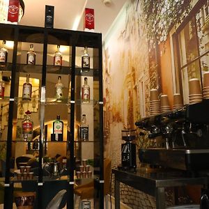 Dionis Coffee Shop Hotel